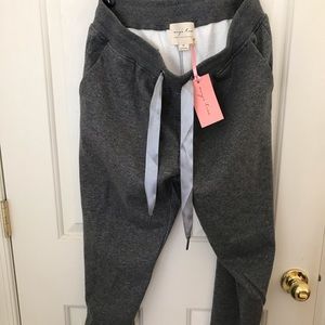 Evy’s Tree Joggers in Charcoal. Size M. NWT